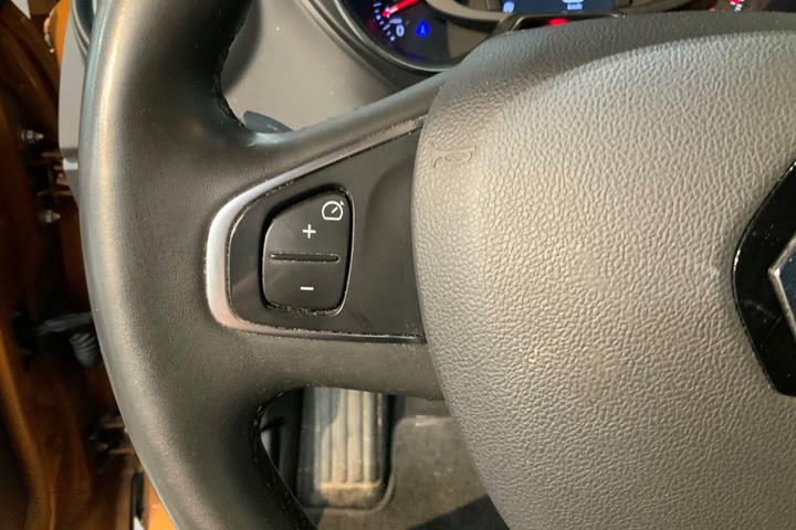Orange Renault Captur fra 2018