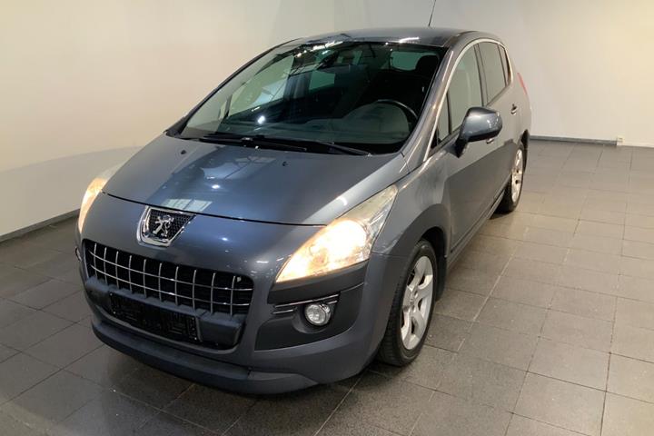 Grå Peugeot 3008 fra 2012 set udefra