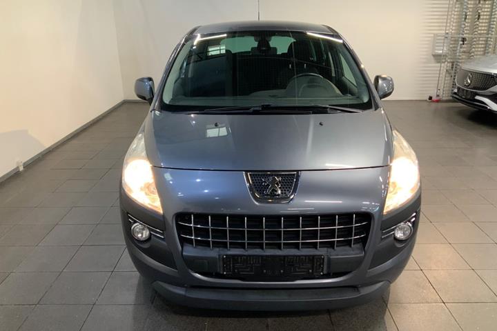 Grå Peugeot 3008 fra 2012