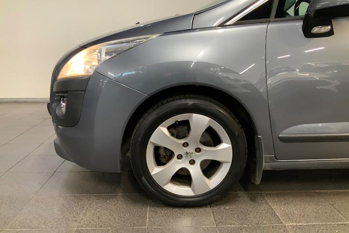 Grå Peugeot 3008 fra 2012