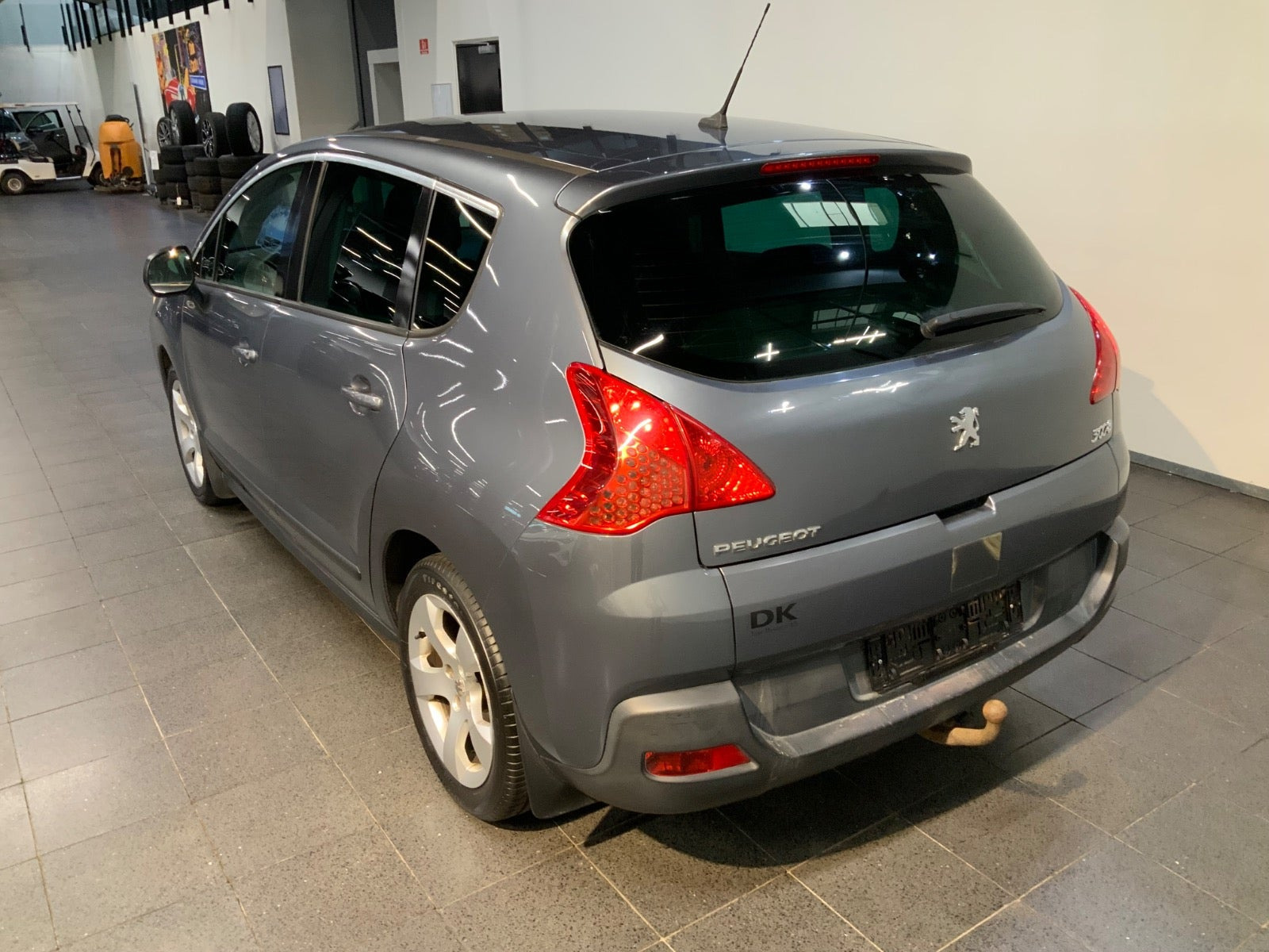 Grå Peugeot 3008 fra 2012