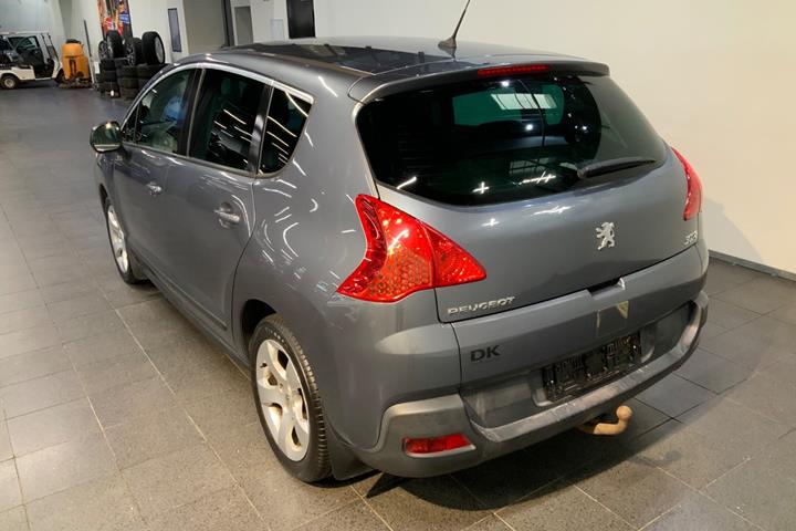 Grå Peugeot 3008 fra 2012