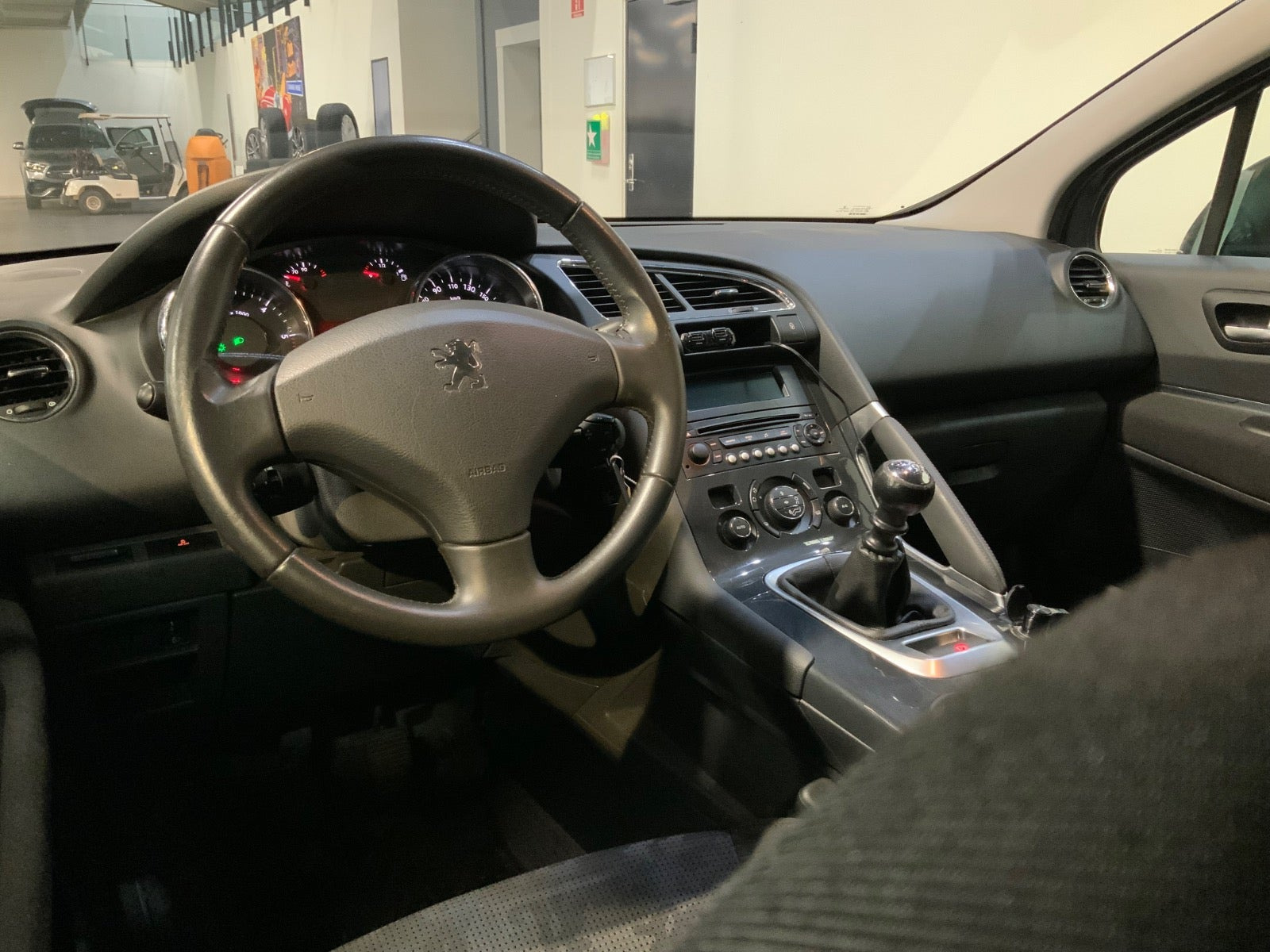 Grå Peugeot 3008 fra 2012
