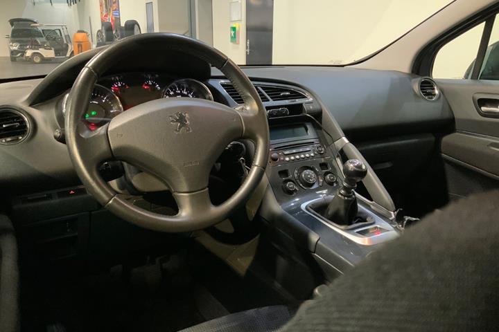 Grå Peugeot 3008 fra 2012