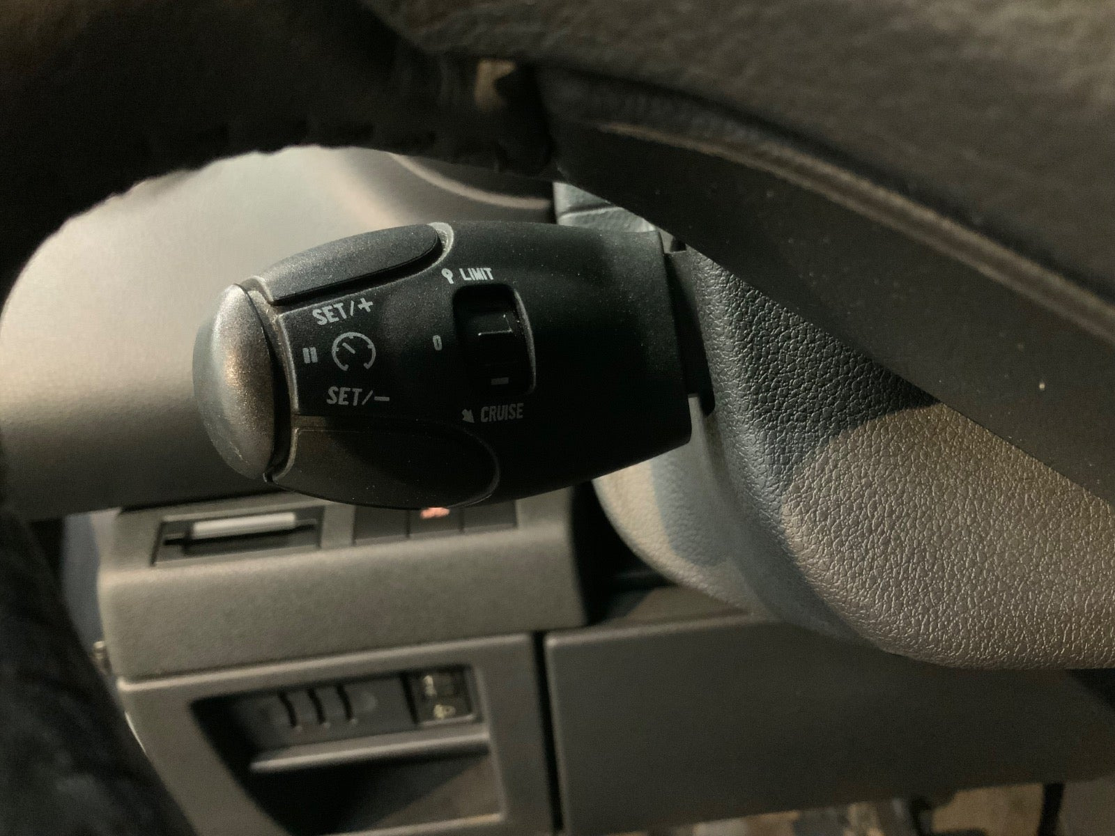 Grå Peugeot 3008 fra 2012