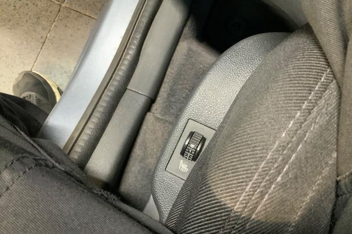 Grå Peugeot 3008 fra 2012