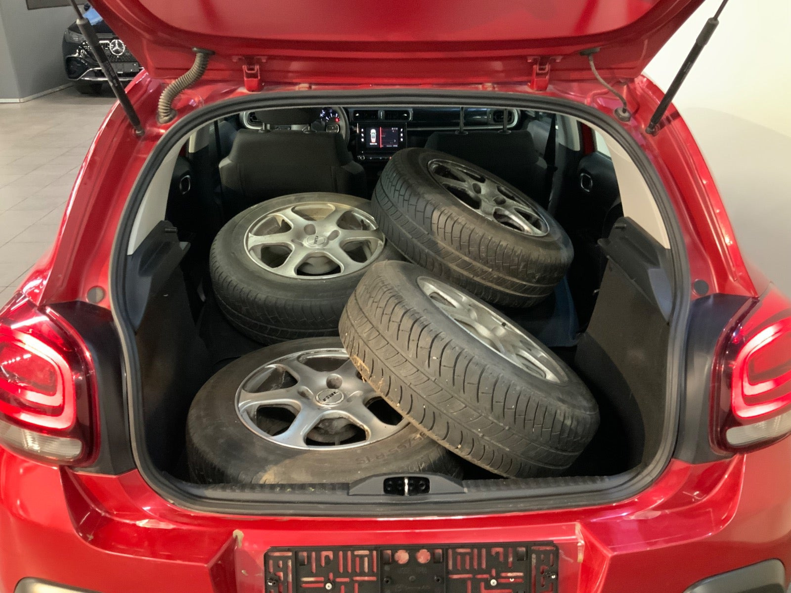 Rød Citroën C3 fra 2018