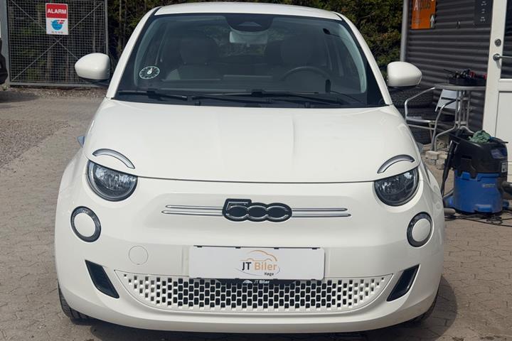 Hvid Fiat 500e fra 2022
