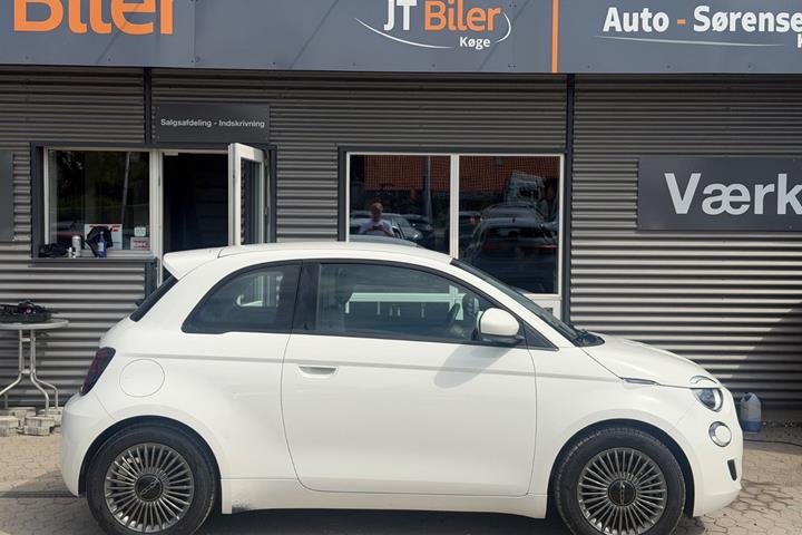 Hvid Fiat 500e fra 2022