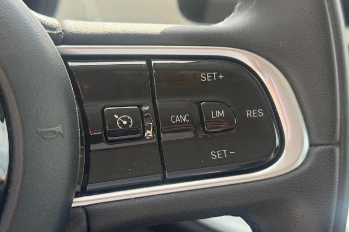 Hvid Fiat 500e fra 2022