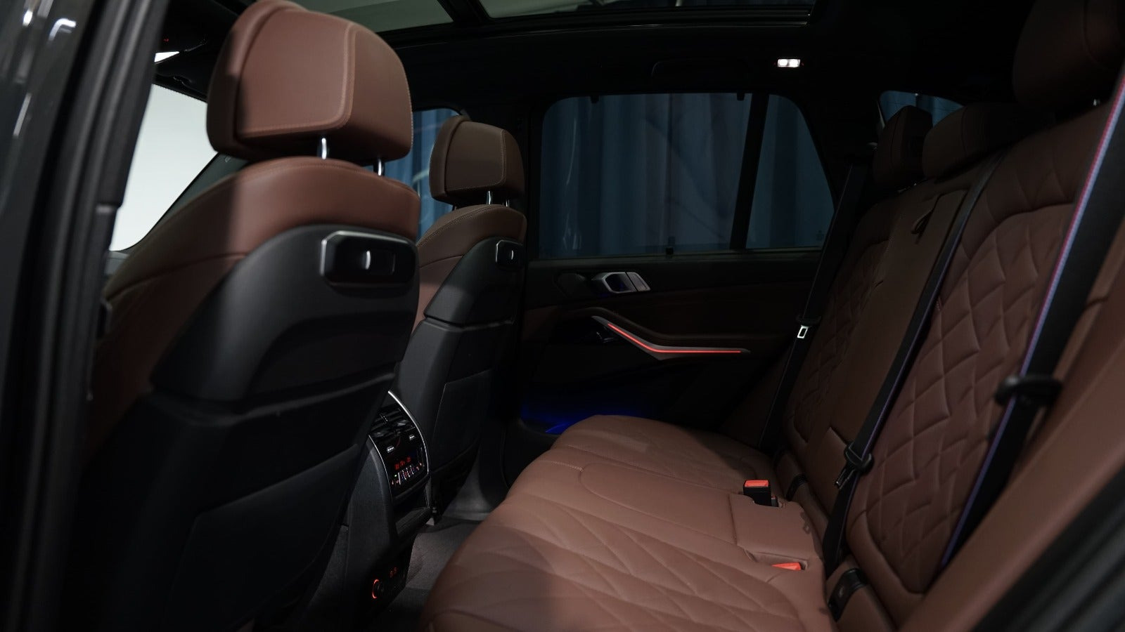 Grå BMW X5 fra 2023