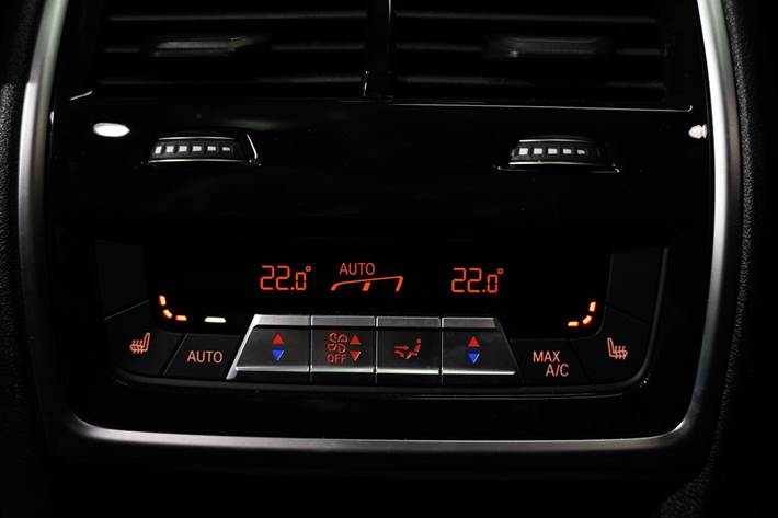 Grå BMW X5 fra 2023