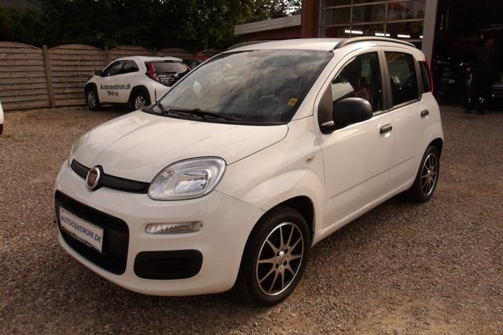 Hvid Fiat Panda fra 2012 set udefra