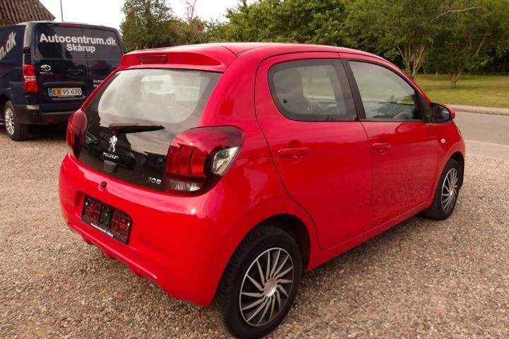 Rød Peugeot 108 fra 2020