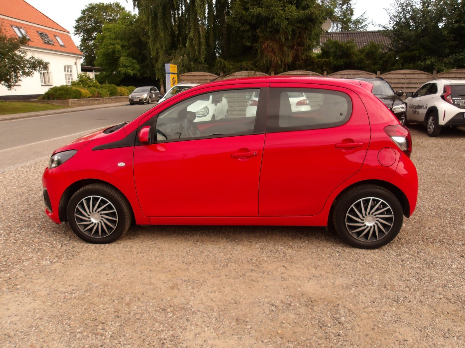 Rød Peugeot 108 fra 2020