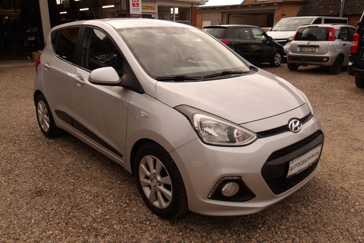 Sølv Hyundai i10 fra 2016