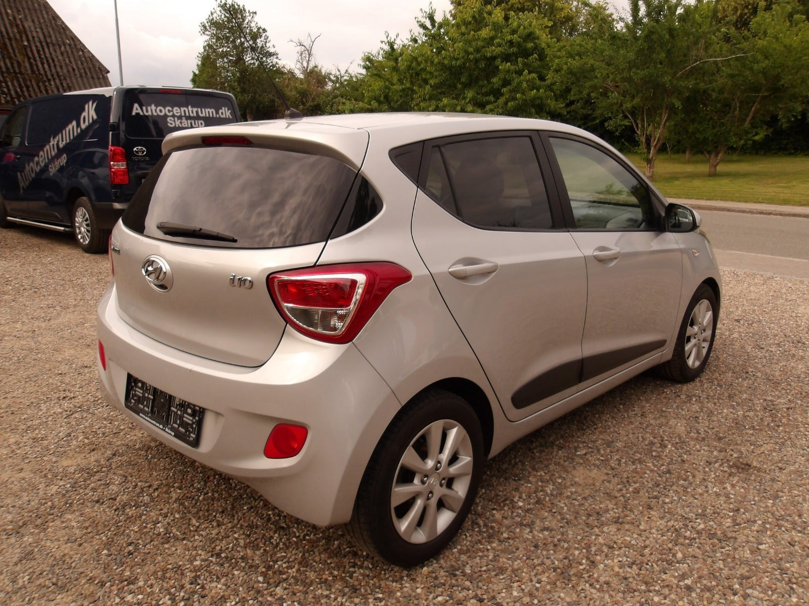 Sølv Hyundai i10 fra 2016