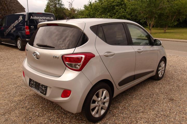 Sølv Hyundai i10 fra 2016