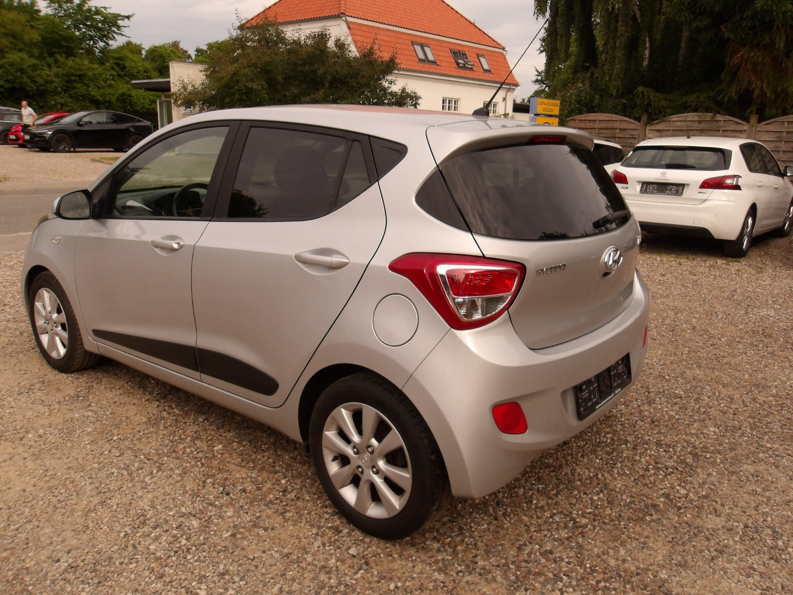 Sølv Hyundai i10 fra 2016