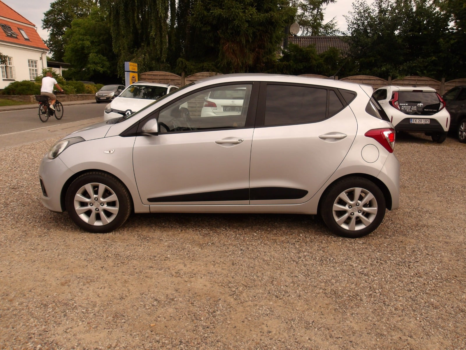 Sølv Hyundai i10 fra 2016