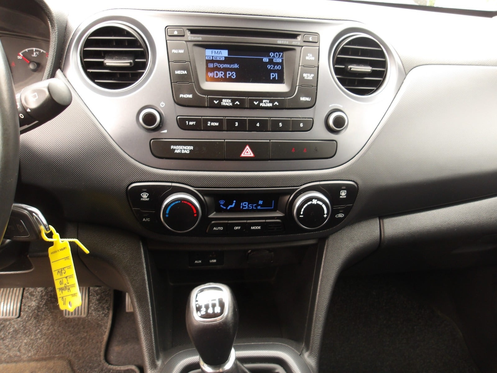 Sølv Hyundai i10 fra 2016