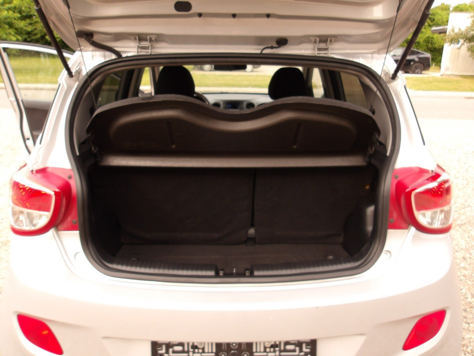 Sølv Hyundai i10 fra 2016