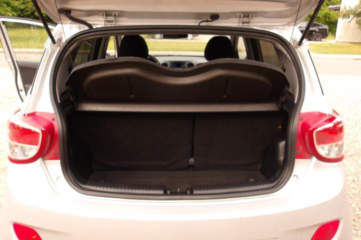 Sølv Hyundai i10 fra 2016