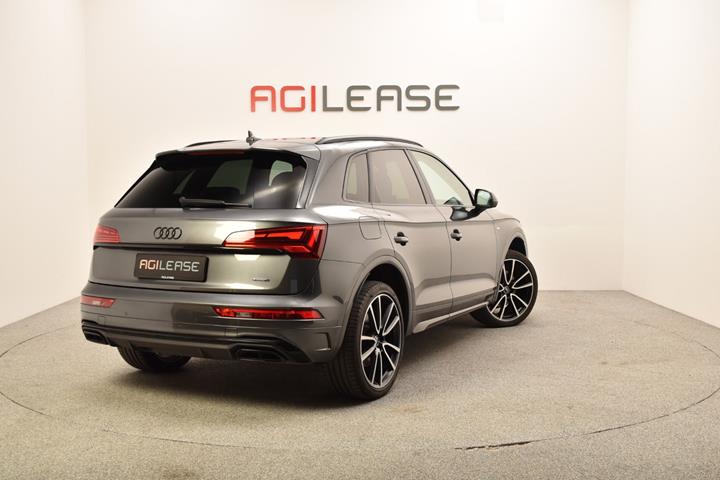Grå Audi Q5 fra 2023