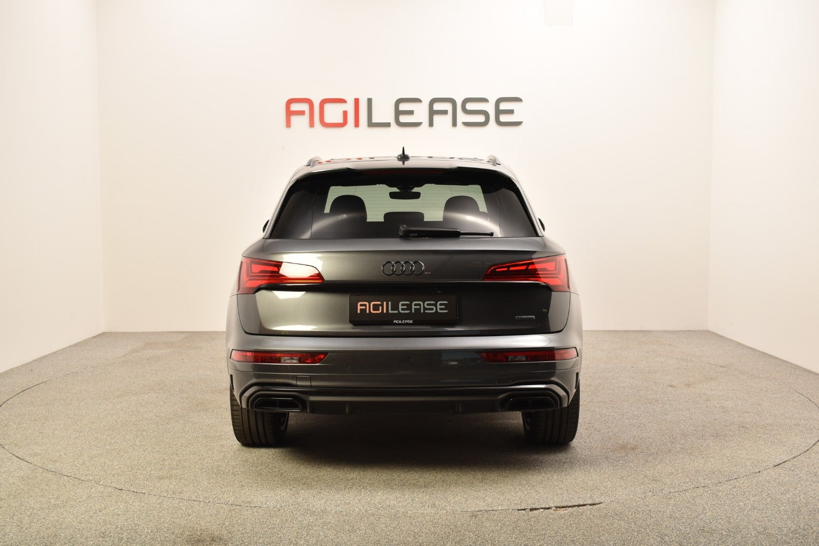 Grå Audi Q5 fra 2023