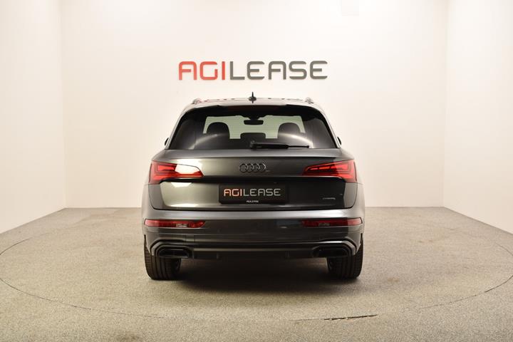 Grå Audi Q5 fra 2023