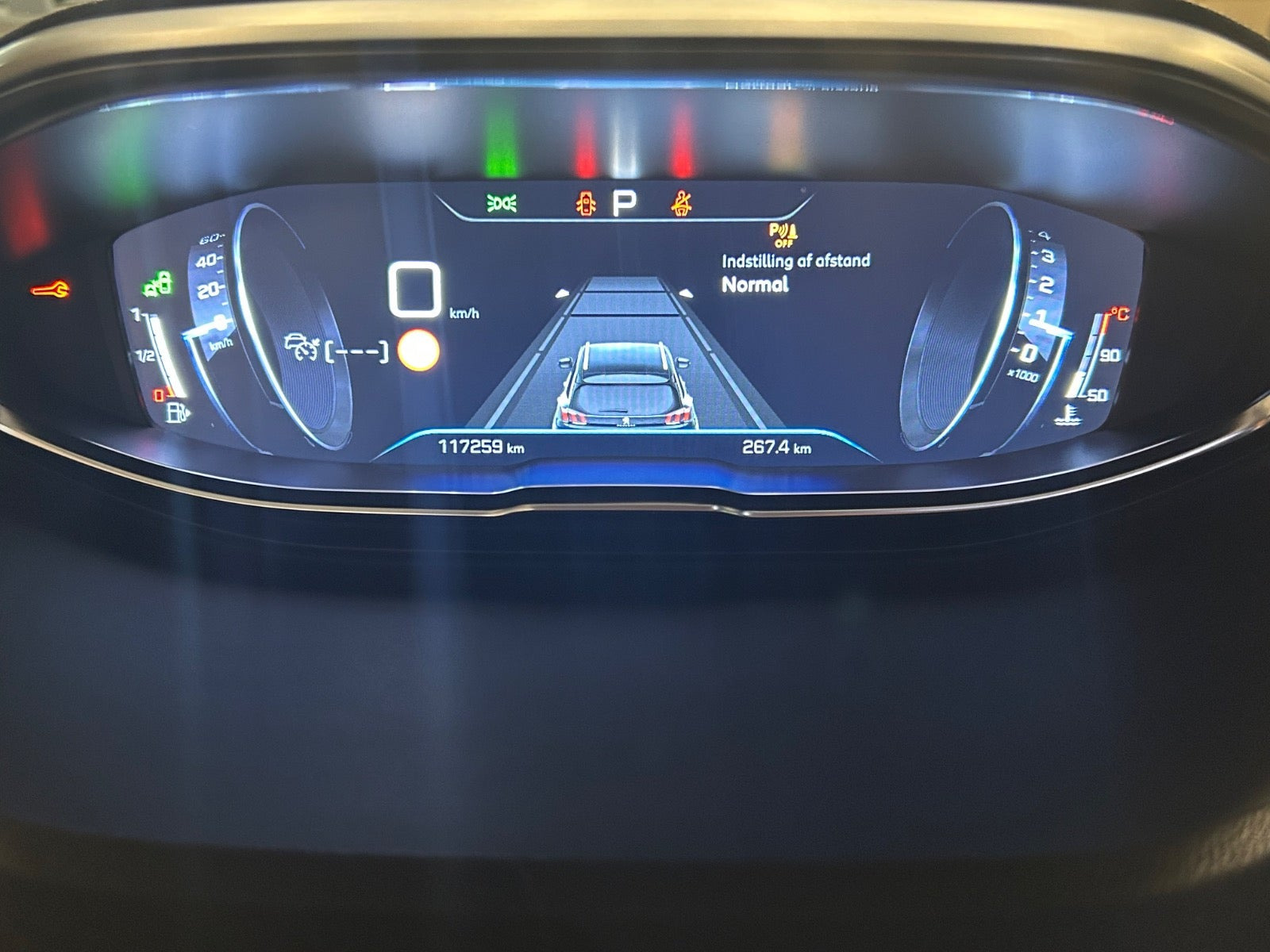 Grå Peugeot 5008 fra 2020