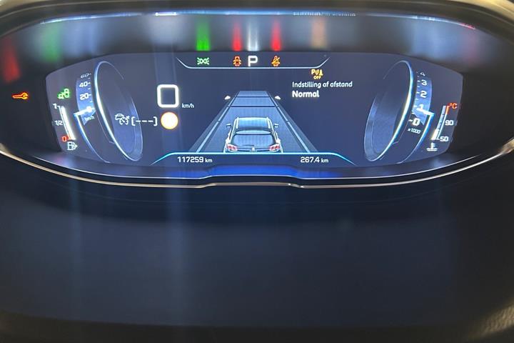 Grå Peugeot 5008 fra 2020