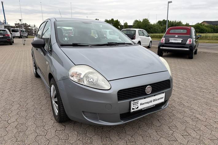 Grå Fiat Grande Punto fra 2011