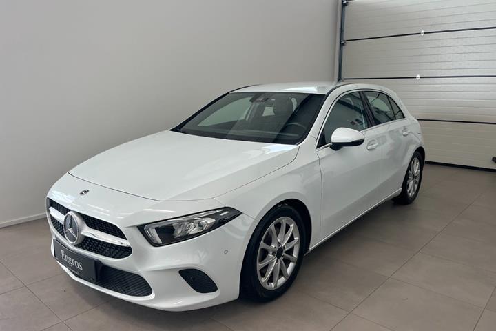 Hvid Mercedes A200 d fra 2020 set udefra