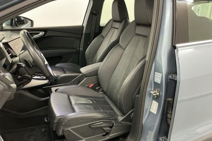 Grå Audi Q4 fra 2022
