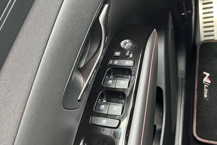 Sølv Hyundai Tucson fra 2022