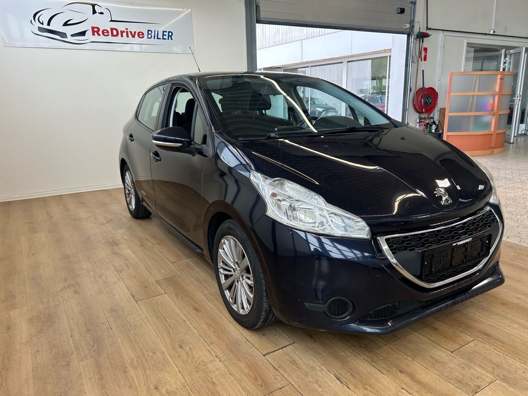 Blå Peugeot 208 fra 2013
