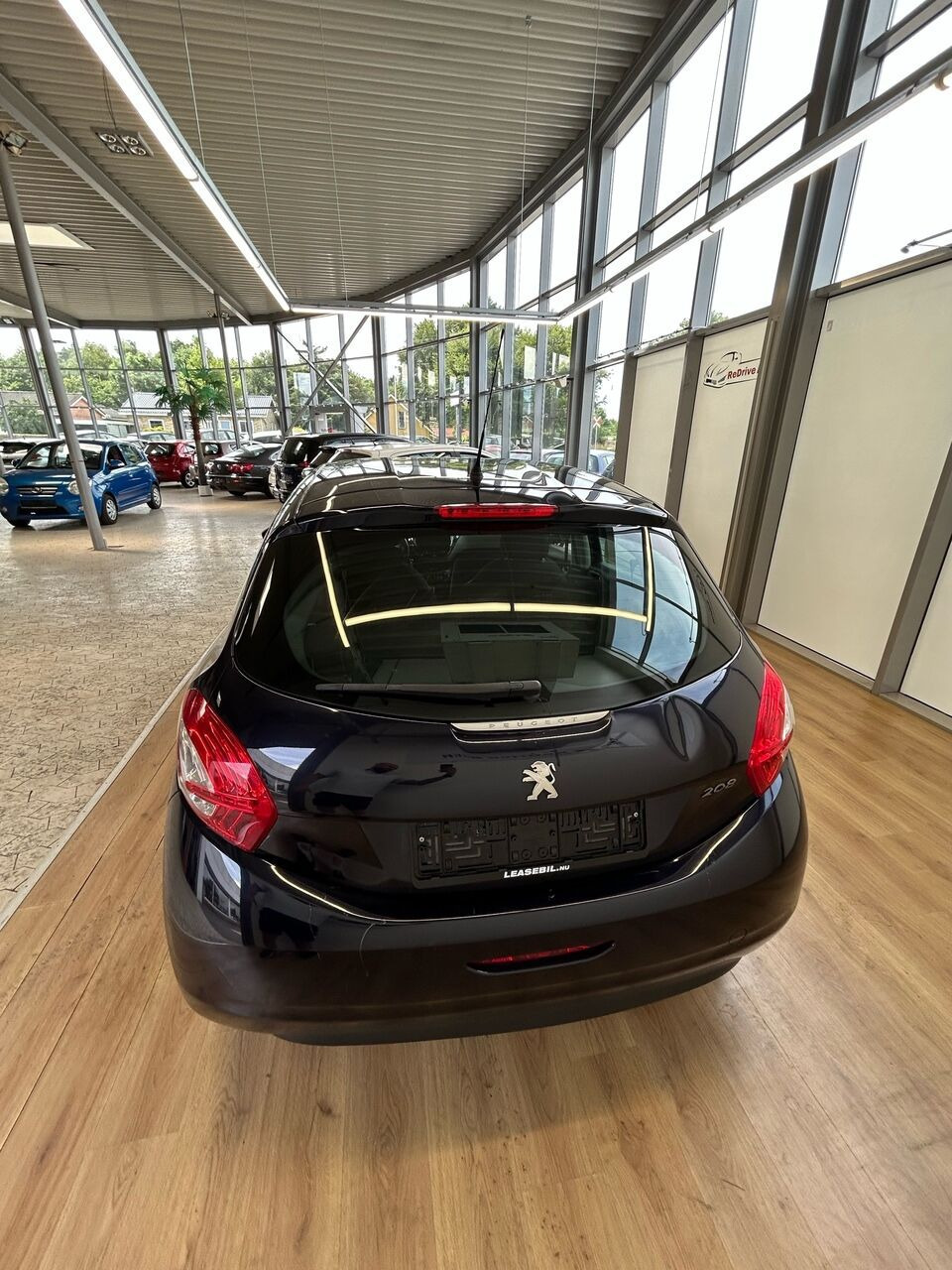 Blå Peugeot 208 fra 2013