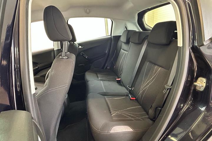 Blå Peugeot 208 fra 2013