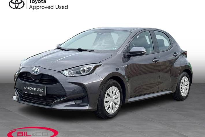 Grå Toyota Yaris fra 2021