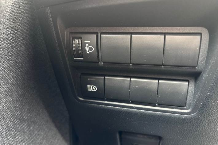 Grå Toyota Yaris fra 2021