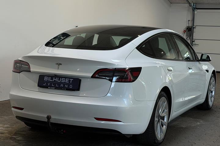 Hvid Tesla Model 3 fra 2022