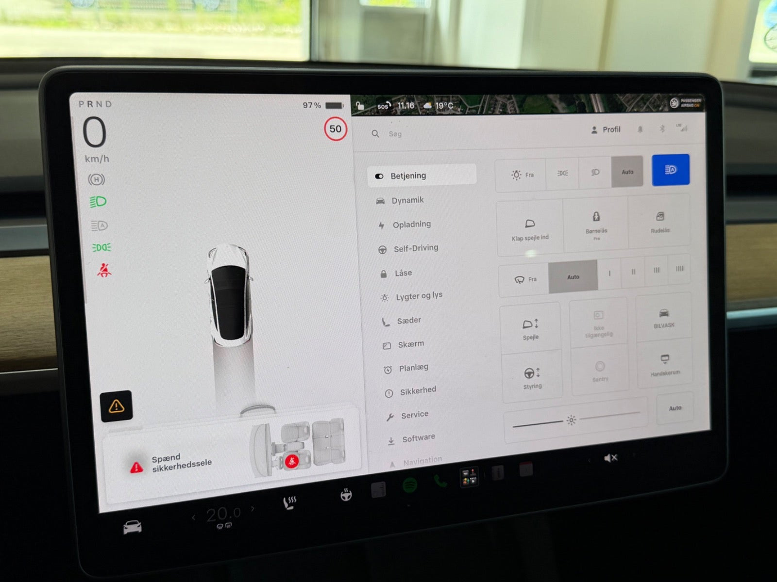 Hvid Tesla Model 3 fra 2022