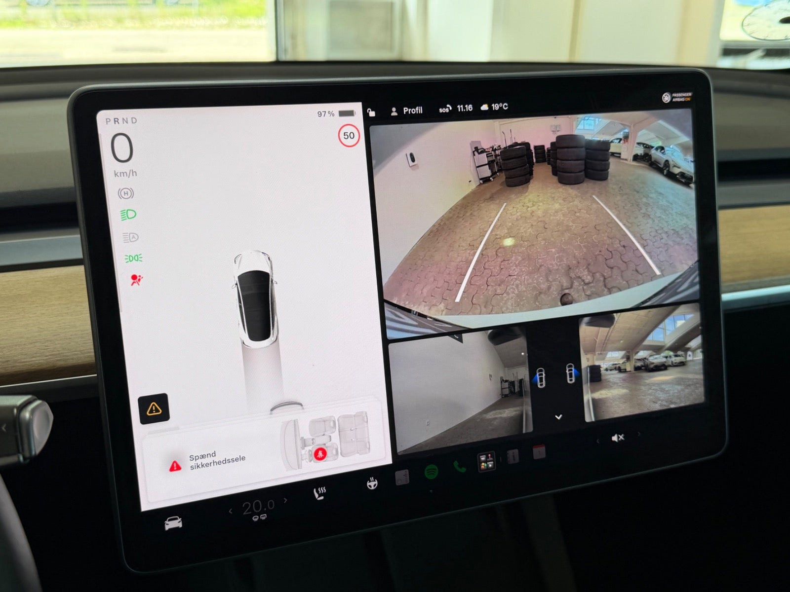 Hvid Tesla Model 3 fra 2022
