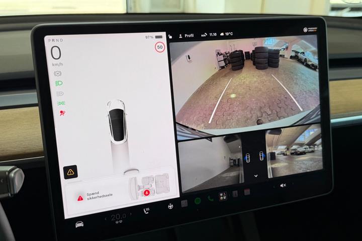 Hvid Tesla Model 3 fra 2022