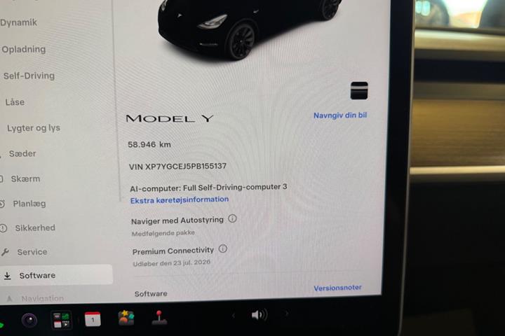 Sort Tesla Model Y fra 2023