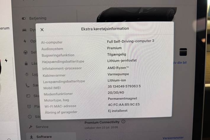 Sort Tesla Model Y fra 2023