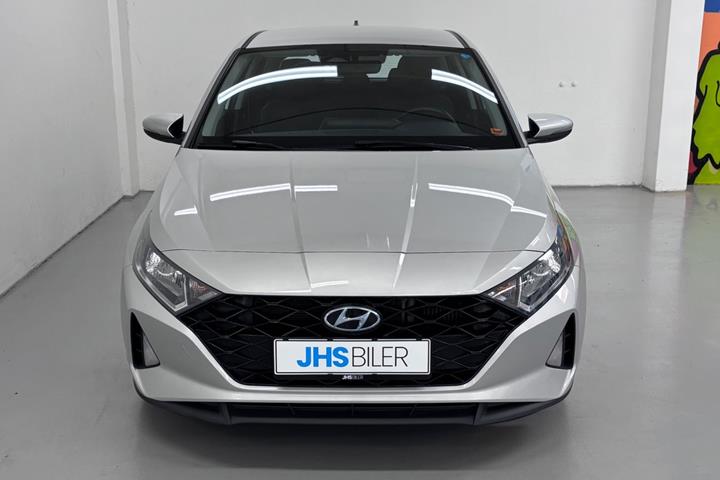 Sølv Hyundai i20 fra 2021