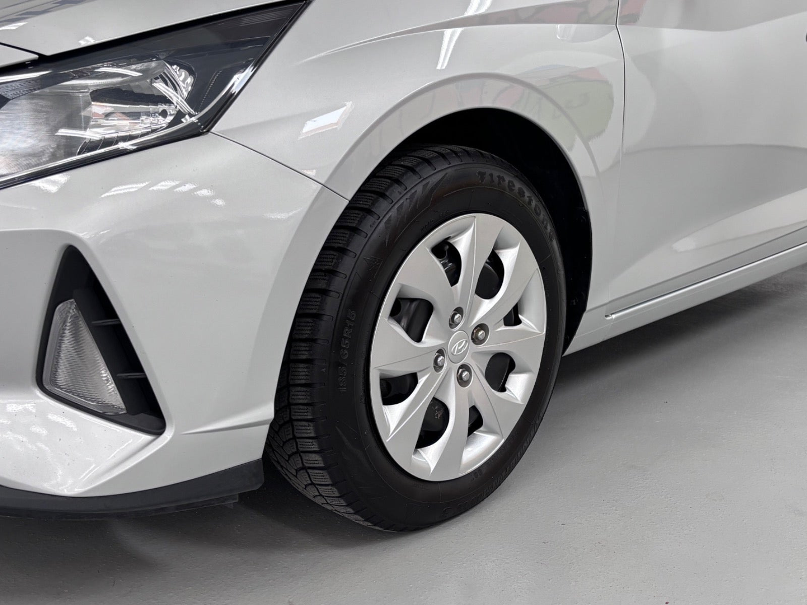 Sølv Hyundai i20 fra 2021