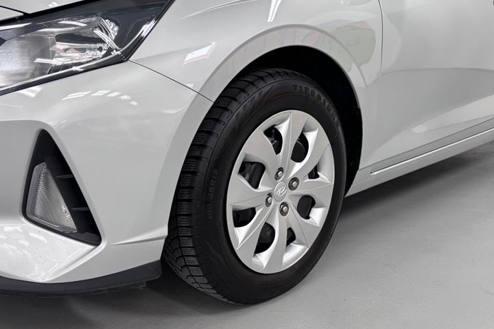 Sølv Hyundai i20 fra 2021